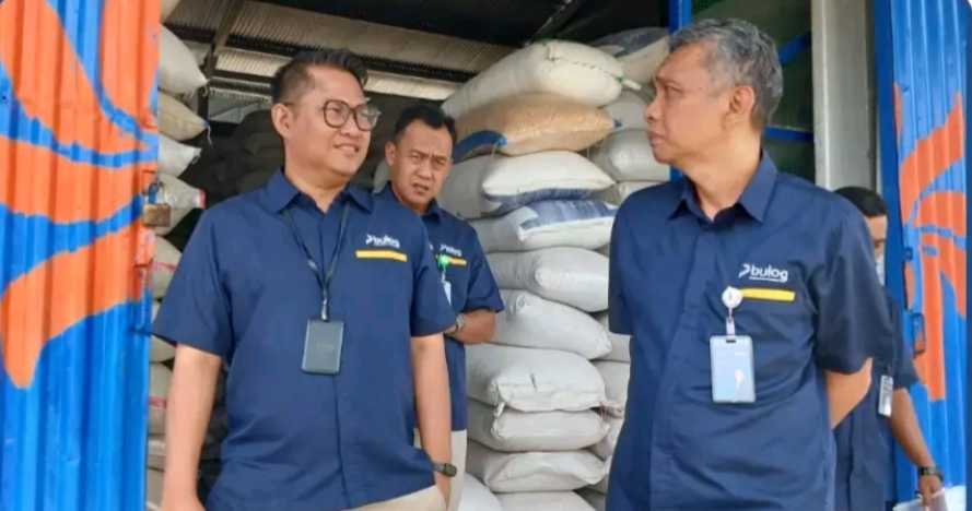 Kunjungan Kerja Kantor Wilayah Perkuat Operasional, Perum BULOG Cabang Tembilahan Pastikan Stok dan Kualitas Beras Terjaga