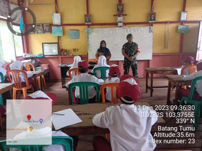 Babinsa Lakukan Pembinaan Teritorial di Lingkungan Sekolah