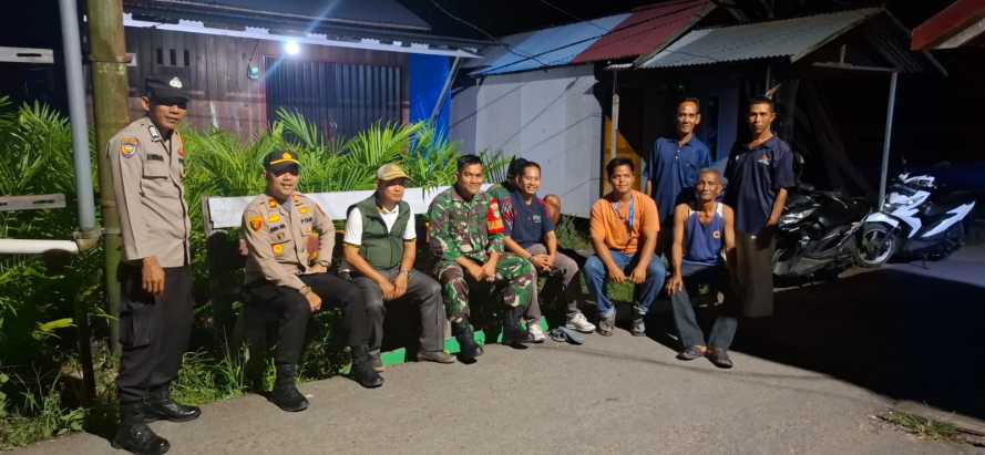 Babinsa Sertu Ali Sabri Ikut Laksanakan Kontrol Pos Siskamling di Desa Pulau Palas