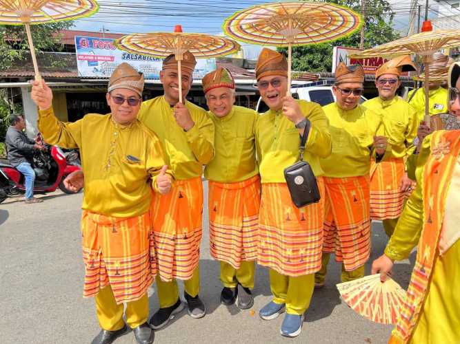 Direktur RSUD Puri Husada Ikuti Pawai Ta'aruf Pembukaan MTQ ke-44 Tingkat Provinsi Riau di Kuansing