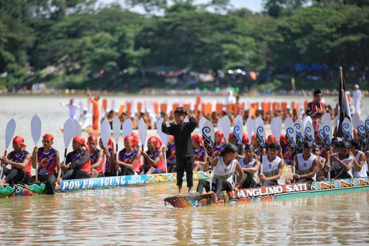 204 Peserta Lintas Provinsi Ikuti Festival Pacu Jalur di Tepian Narosa