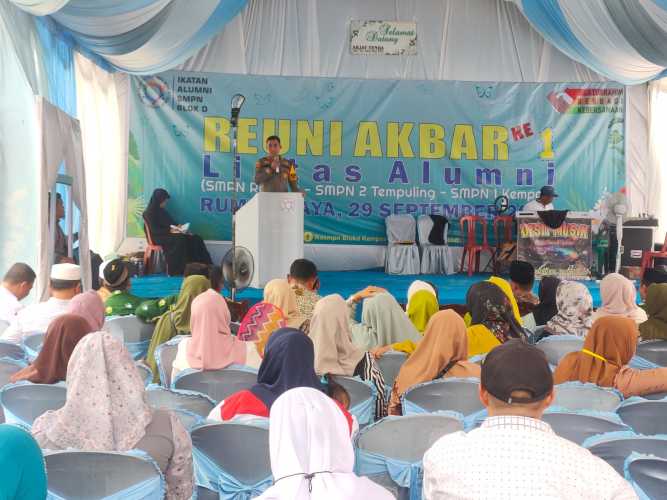 Kapolsek Kempas Hadiri Reuni Akbar, Ajak Alumni Wujudkan Pilkada Riau 2024 Damai dan Kondusif.