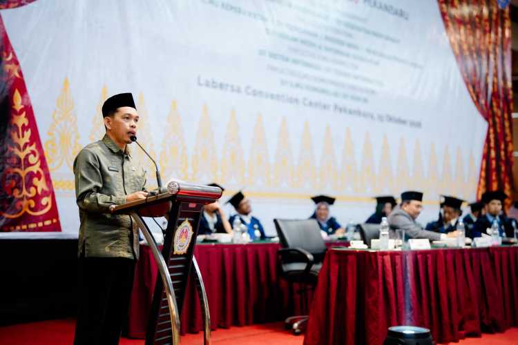 Hadiri Wisuda UHTP, Kadisdik Harapkan Lulusan Berperan Strategis bagi Pembangunan Riau