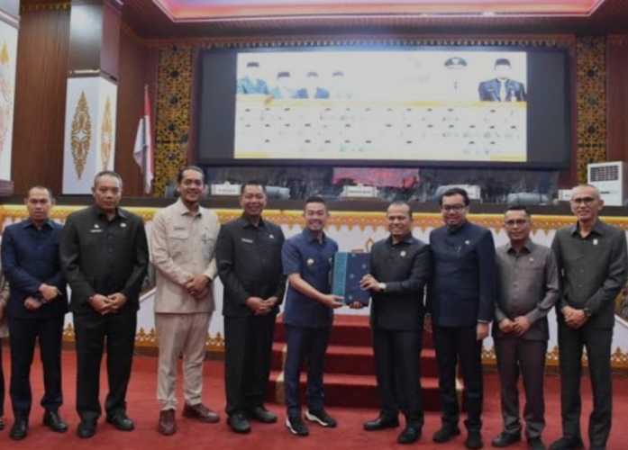 DPRD Kota Pekanbaru Laksanakan Rapat Paripurna Pengesahan APBD Kota Pekanbaru  2025
