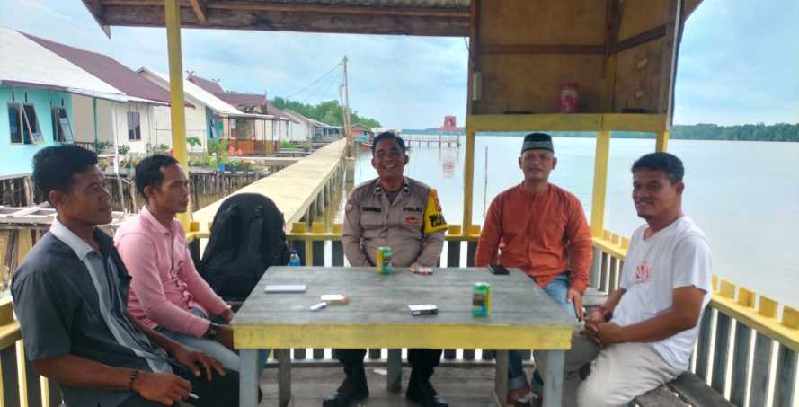 Bhabinkamtibmas Desa Pulau Cawan Koordinasi Pendataan Lahan Jagung untuk Dukung Ketahanan Pangan Nasional