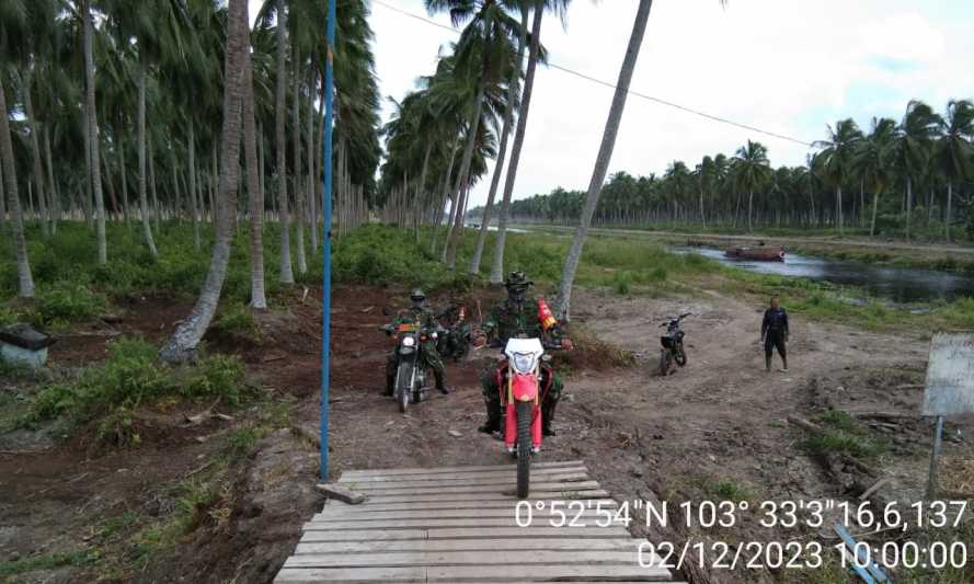 Babinsa Lakukan Pengendalian Karhutlah dengan Motoris