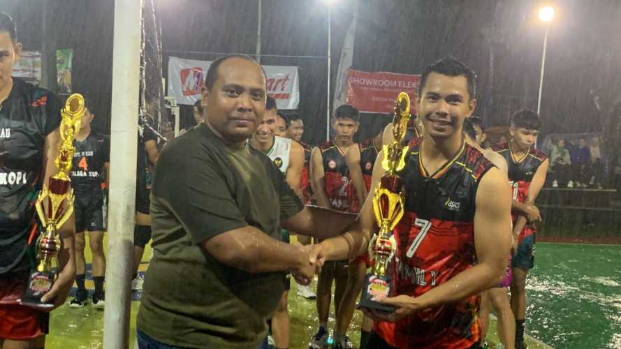 Tim Gass 4 Rumbai Dinobatkan Juara Turnamen Vollyball Obar Kodim Inhil 2025