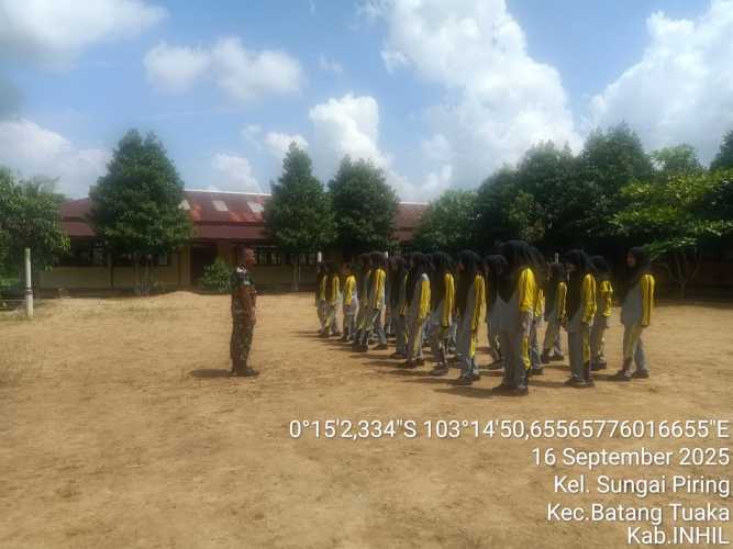 Babinsa Eratkan Kedisiplinan Siswa Lewat Materi Wawasan Kebangsaan