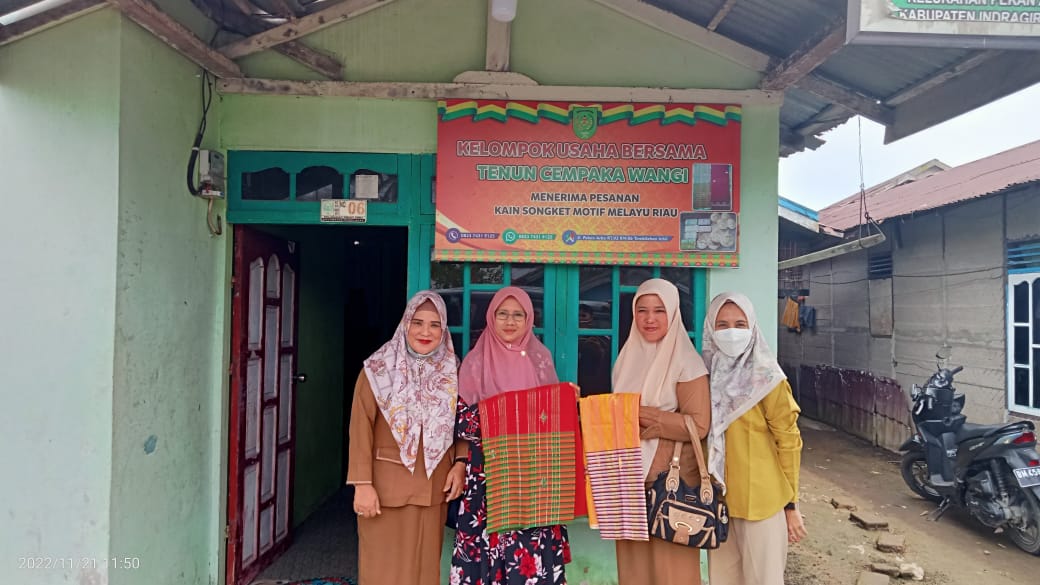 Galeri Diskop UKM Inhil Kunjungi UKM Batik Tenun Cempaka