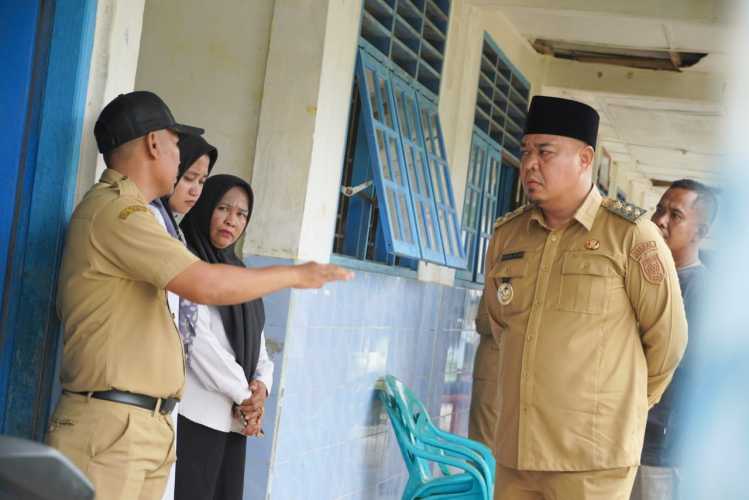 Wakil Bupati Batu Bara Tinjau Gedung Sekolah yang Rusak Berat