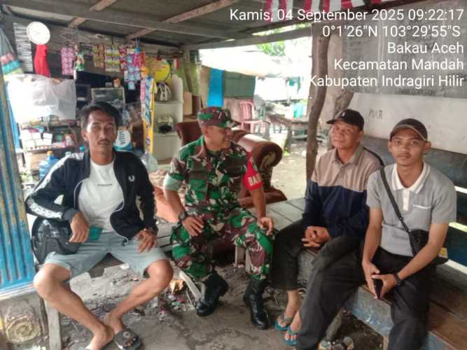 Babinsa Bakau Aceh Perkuat Sinergi dengan Warga melalui Komsos, Update Situasi Kamtibmas