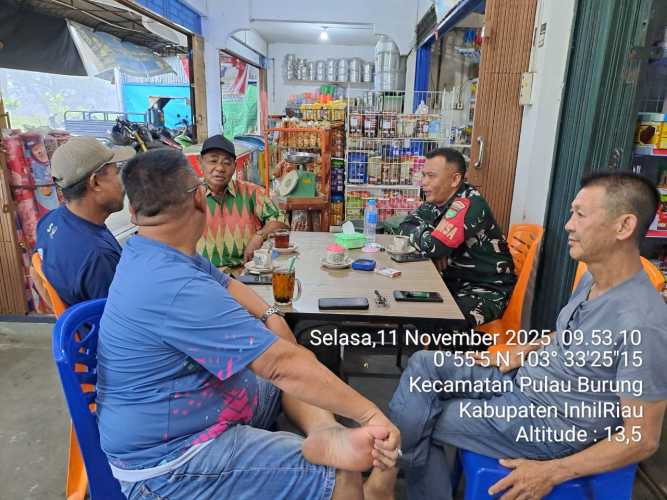 Babinsa menjaga sinergitas dengan tokoh masyarakat melalui sambang kamtibmas: