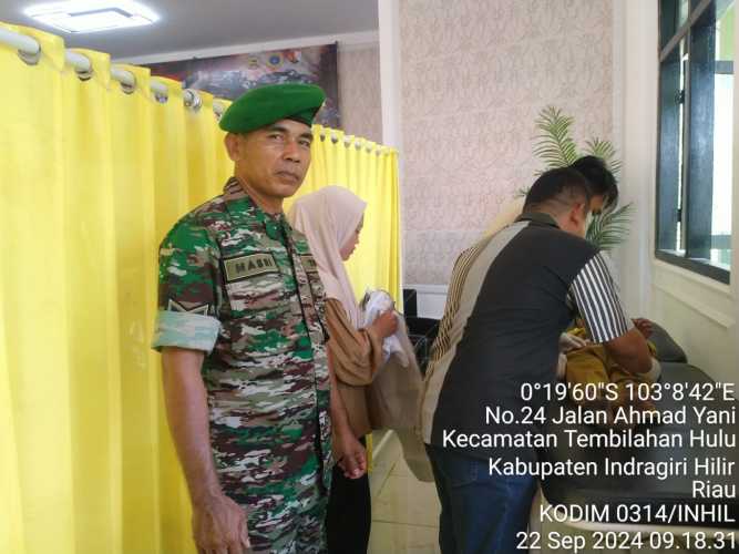 Anggota Koramil 01/Tembilahan melaksanakan kegiatan bakti sosial donor darah, pengobatan gratis,dan sunat massal dalam rangka Memperingati HUT TNI ke -79 .