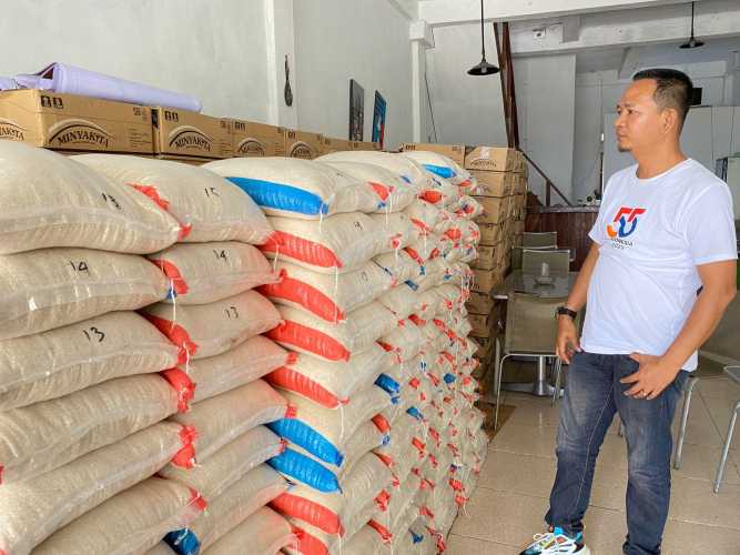 Dukung Petani, Kadin Borong Beras Organik Pandan Wangi Desa Kuala Sebatu