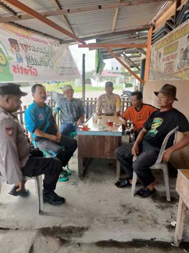 Bhabinkamtibmas Polsek Sungai Batang melaksanakan sambang silaturahmi kepada salah satu Tokoh Masyarakat