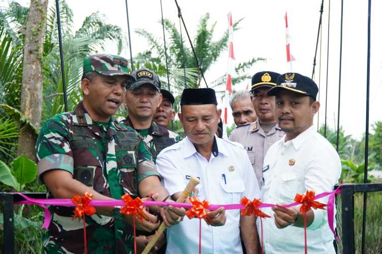 Buka Isolasi Geografis, Danrem 031/WB Resmikan Jembatan Perintis Garuda di Indragiri Hilir