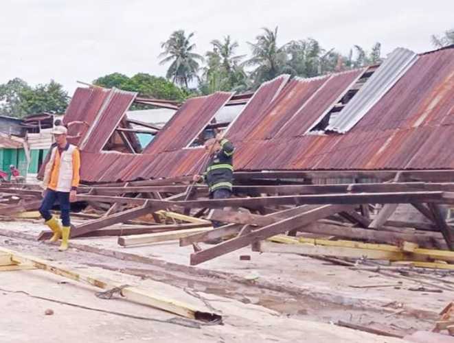 Puting Beliung Landa Riau, Masyarakat Diimbau Waspada