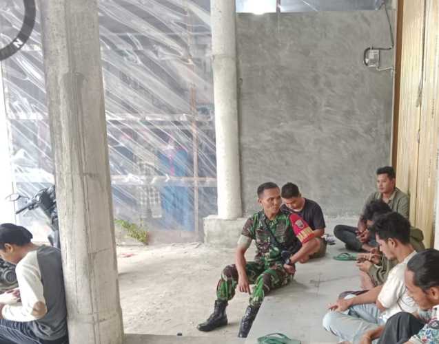 Babinsa Lakukan Komsos, Cegah Penyebaran Narkoba di Kalangan Muda