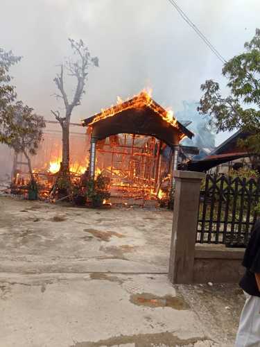 Api Meluluh Lantahkan dan Menghanguskan Dua Rumah di Desa Kotabaru Seberida