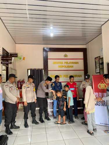 Kapolsek Pelangiran Iptu Anton Hilman Pimpin Pembagian Santunan Anak Yatim Jelang Idul Fitri