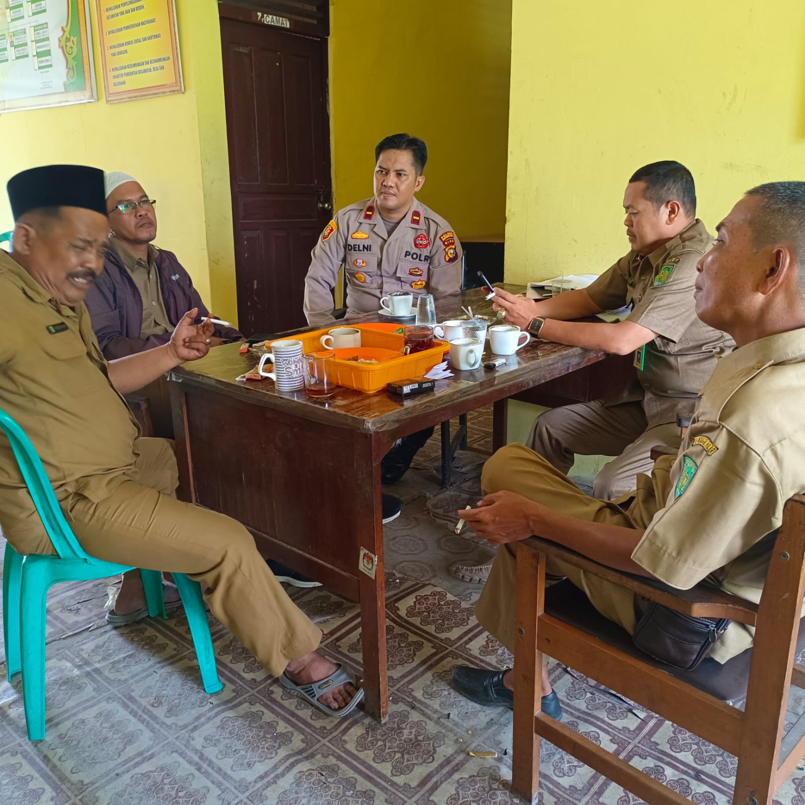 Polsek Pelangiran Laksanakan Silaturahmi dan Komunikasi dengan Unsur Pemerintah Kecamatan