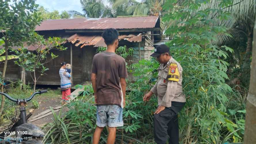 Tingkatkan Produktivitas Ekonomi Warga , Personel Polsek Enok Pantau Tanaman Di Perkarangqn Rumah