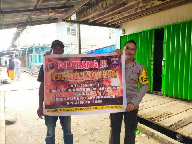 Babinkamtibmas Polsek Kuindra Sosialisasikan Larangan Pembakaran Lahan di Desa Tanjung Lajau
