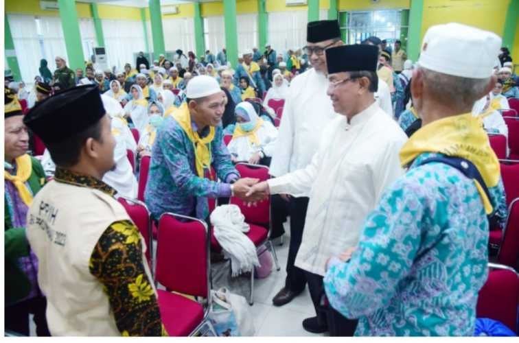 Menyandang Gelar Jama’ah Haji dan Hajjah, Bupati HM.Wardan dan Wabup H.Syamsuddin Uti Ajak Tingkatkan Semangat Beribadah.