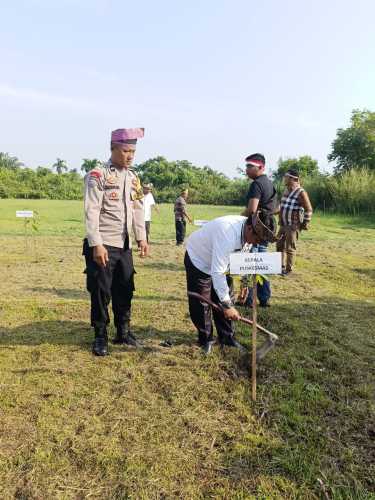 Polsek Tempuling Tanam 150 Batang Pohon di Pangkalan Tujuh