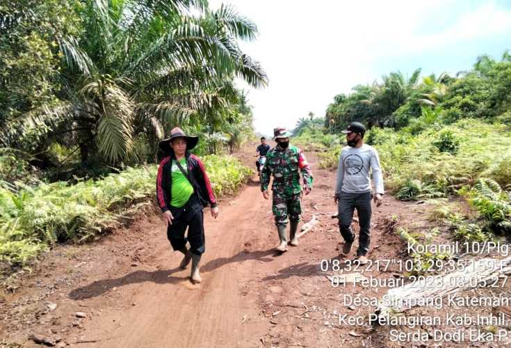 Babinsa Patroli Lajur Desa Simpang Kateman