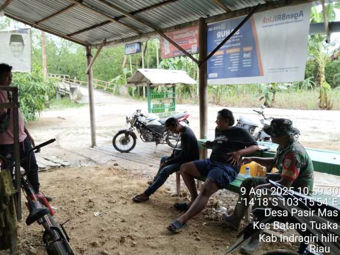 Babinsa Koramil 12/Btk Gencarkan Komsos, Sentuh Langsung Kebutuhan Warga Desa Pasir Mas