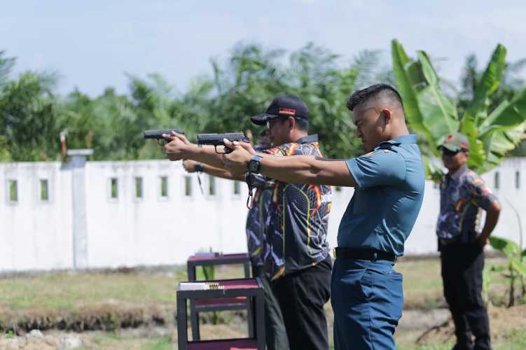 Dandim 0208 Asahan Latihan Menembak Bersama Danlanal Tanjung Balai Asahan