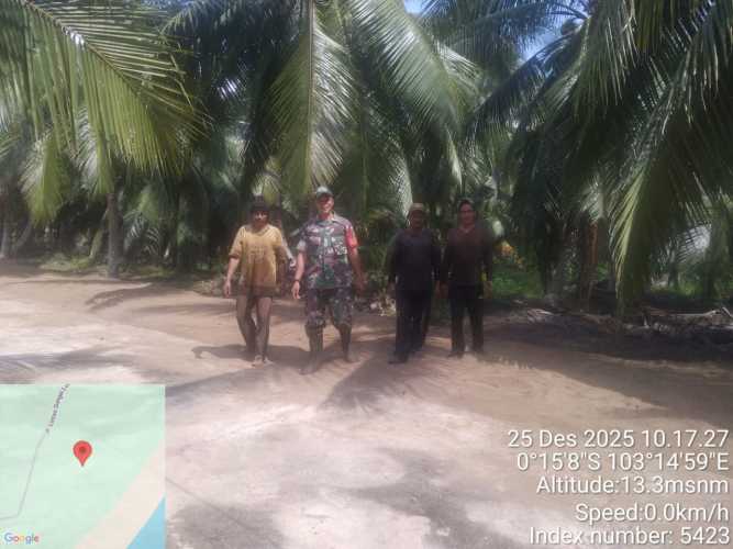 Babinsa Koramil 12/Batang Tuaka Patroli Tapal Batas, Gabungan Personil TNI dan Masyarakat