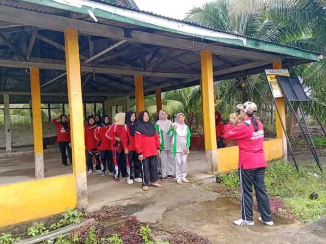 Lansia Desa Sri Danai Gelar Jalan Sehat, Senam, dan Makan Bersama Nakes Desa