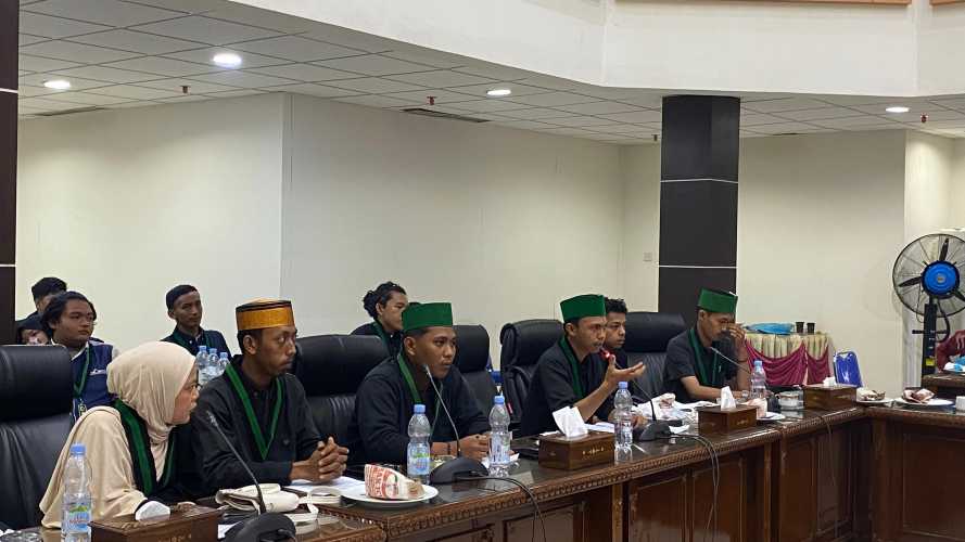 HMI Tembilahan Sampaikan SAPTASUARA ke DPRD Inhil, Disepakati Tindak Lanjut