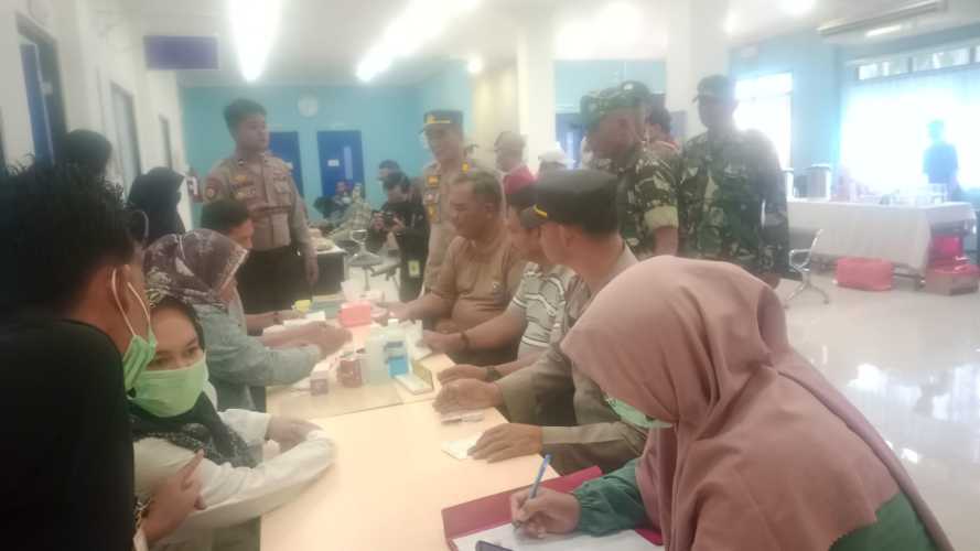 Danramil Mengikuti Baksos Donor Darah dalam Rangka HUT Bhayangkara Ke -77