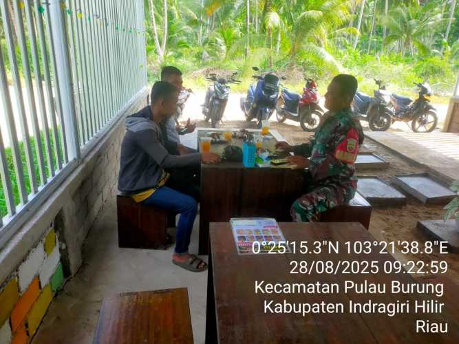 Babinsa Koramil 11/Pulau Burung Evaluasi Perayaan HUT RI ke-80 Bersama Masyarakat Sri Danai Jaya