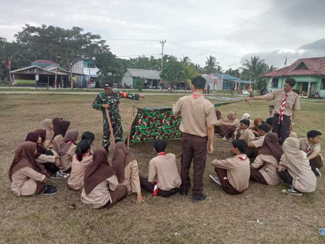 Jelang Milad Pramuka, Babinsa Jadi Pandu Siswa Sekolah