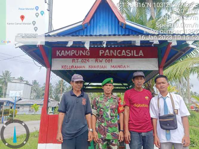 Babinsa Bergemingkan Kampung Pancasila