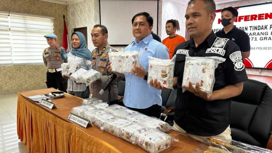 Penggerebekan di Parkiran Mal SKA, Pasutri Terlibat Peredaran 20 Kg Sabu
