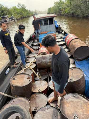 Kapal Kayu KM Surya Tertangkap Tangan Angkut 5 Ribu Liter Bio Solar Tanpa Dokumen