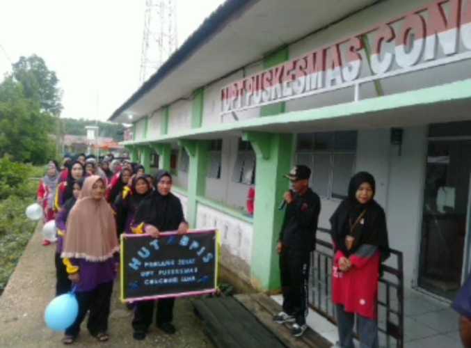 Meriahkan HUT BPJS Ke -55, Lurah Concong Luar dan Ibu-ibu kader Posyandu Melaksanakan Jalan Santai dan Pengecekan Kesehatan Secara Gratis