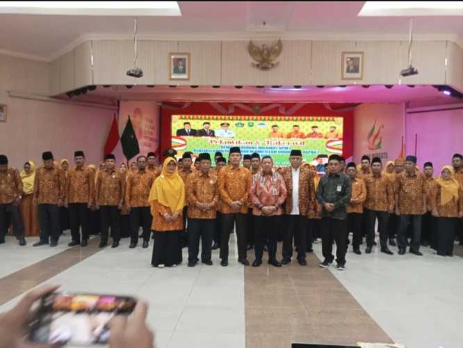 Pj Gubri Lantik Pengurus DPW AGPAII  Propinsi Riau Masa Bakti 2023-2027