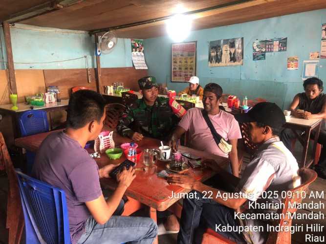 Babinsa Koramil 08/Mandah  Tingkatkan Kepekaan Sosial Warga Melalui Komsos