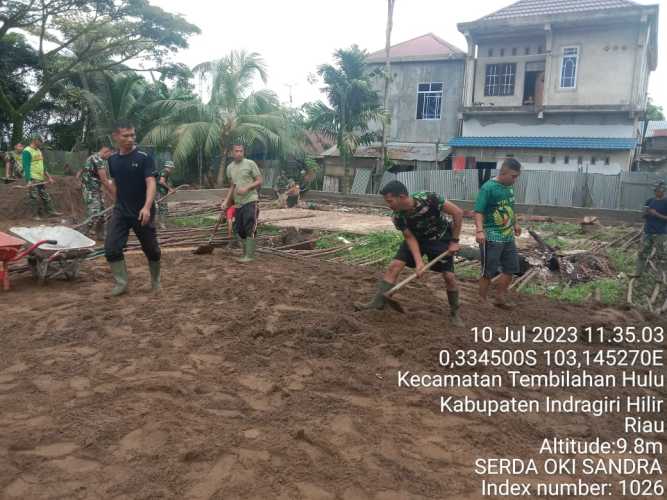 Serda Oki Bersama Personil Kodim Lakukan Pembersihan Pangkalan