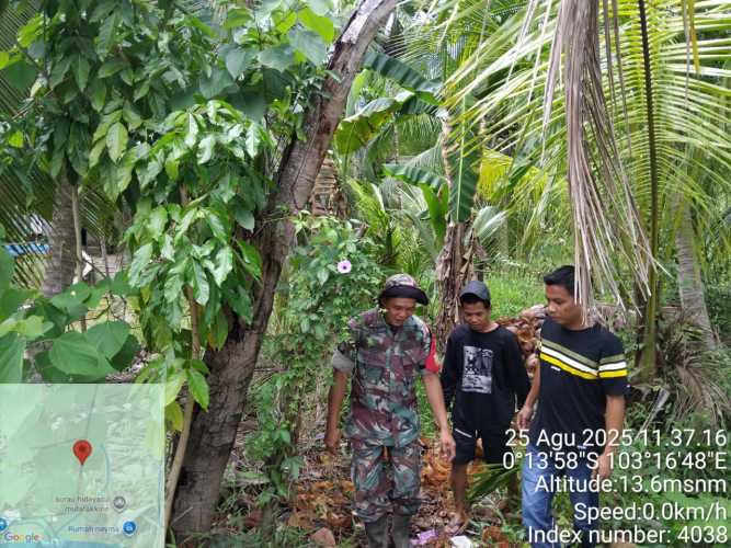 Babinsa Koramil 12/Btk Intensifkan Patroli dan Sosialisasi Karhutla di Wilayah Batang Tuaka