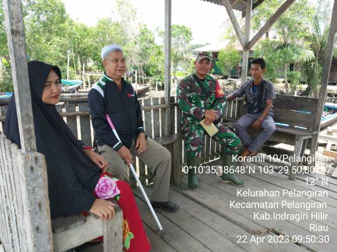 Babinsa Berikan Tips Mudik Aman Kepada Para Warga