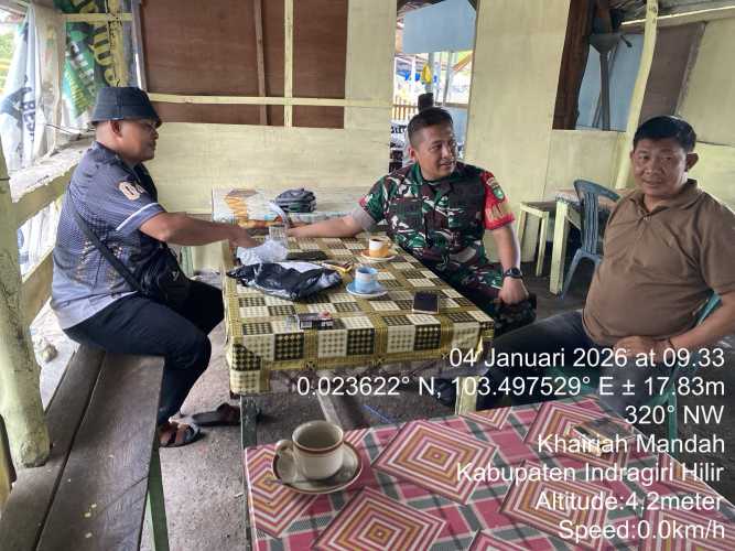 Babinsa Mandah  Menjaga kebersamaan melalui komduk Sosial.