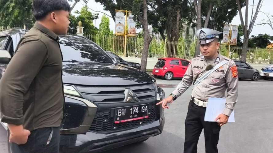 Razia TNKB di Jalan Sudirman: 15 Tilang Dikeluarkan, 10 Pasang Pelat Tidak Standar Disita