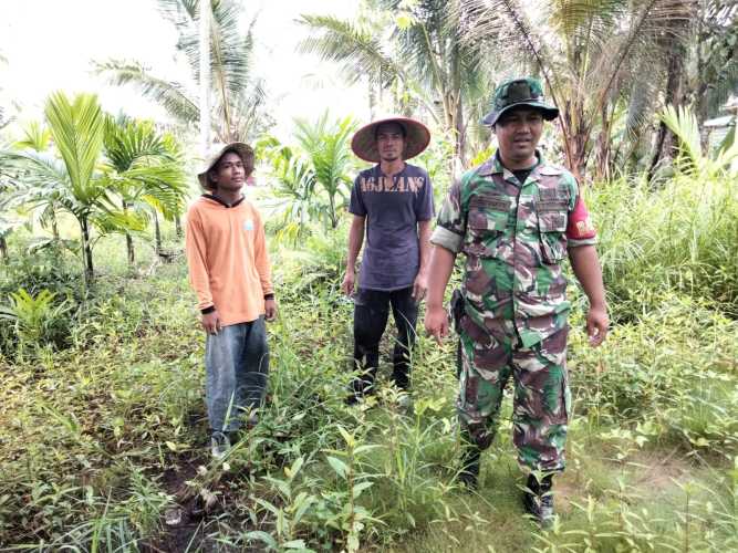 Sertu Suherman Waspadai Kemarau Ajak Warga Aktif Patroli Karhutla